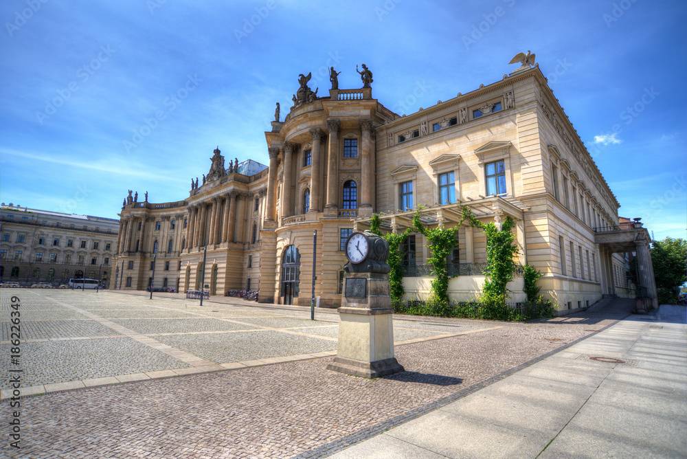 Fototapeta premium Berlin Mitte Alte Bibliothek am Bebelplatz 