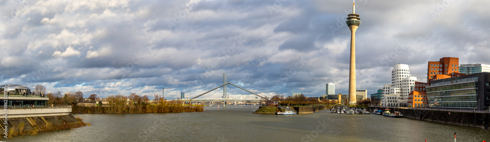 Fototapeta premium Panorama View Düsseldorf Media Harbour