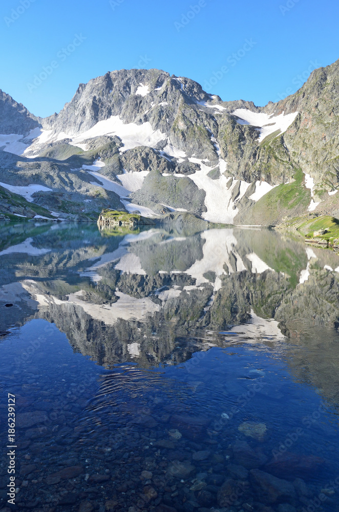 Obraz premium Россия, Кавказский биосферный заповедник. Отражение гор в Имеретинском озере