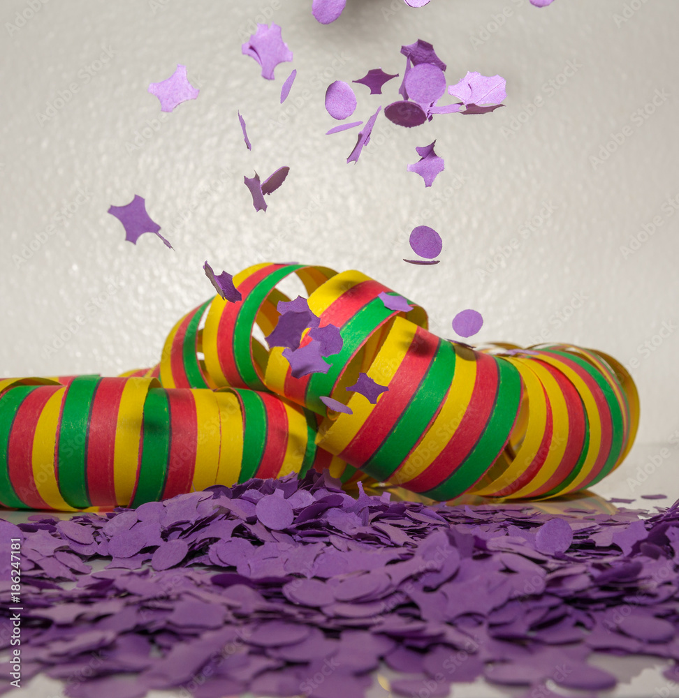 Beistle Festliche Crêpe-Luftschlangen - 25,9 M Rolle, Bunte Partydeko Für Hochzeit, Geburtstag & Feiern
