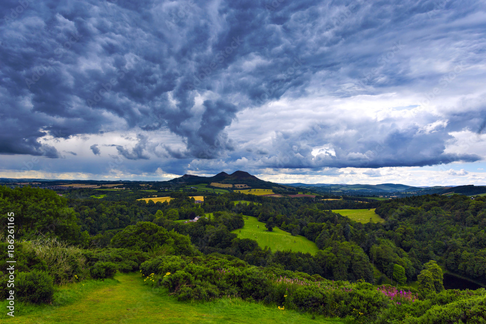Obraz premium Beautiful landscape of Scott's View in the Scottish Borders