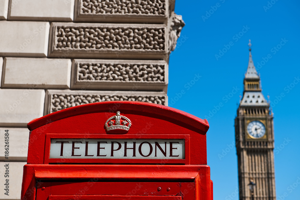 Obraz premium Big Ben and a red phone booth, London