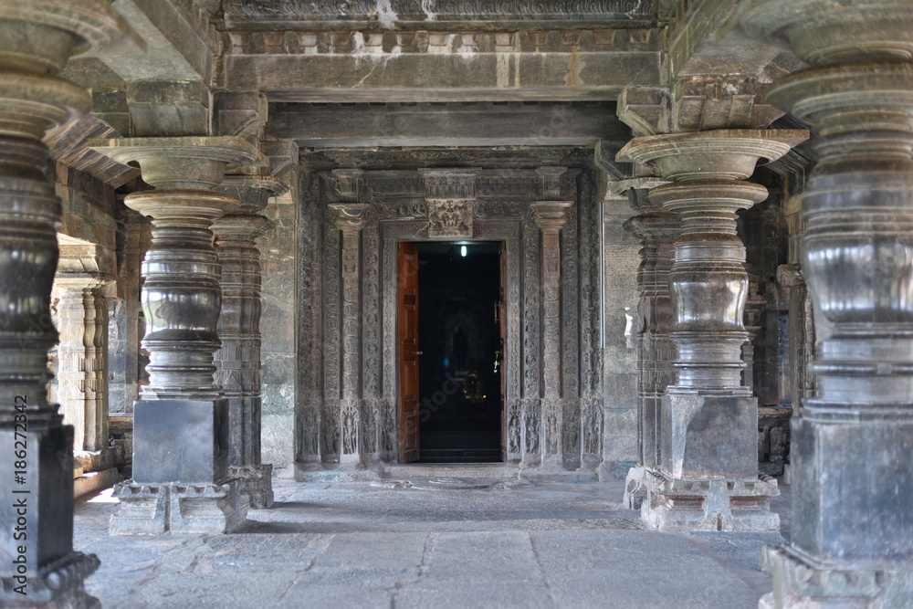 Obraz premium Brahma Jinalaya temple, Lakkundi, Karnataka, India