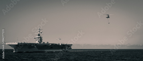 Картината върху платно aircraft carrier