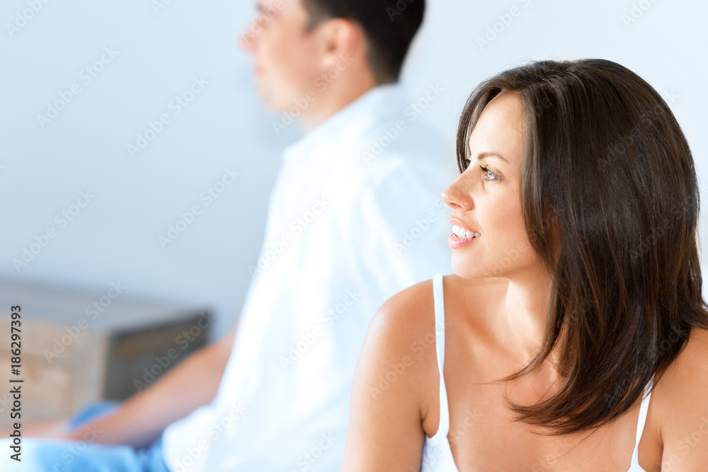 Obraz premium Couple in stress sitting on the bed