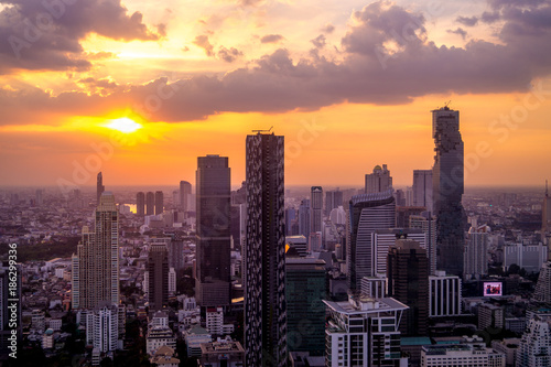 Fototapeta Naklejka Na Ścianę i Meble -  Bangkok at Sunset