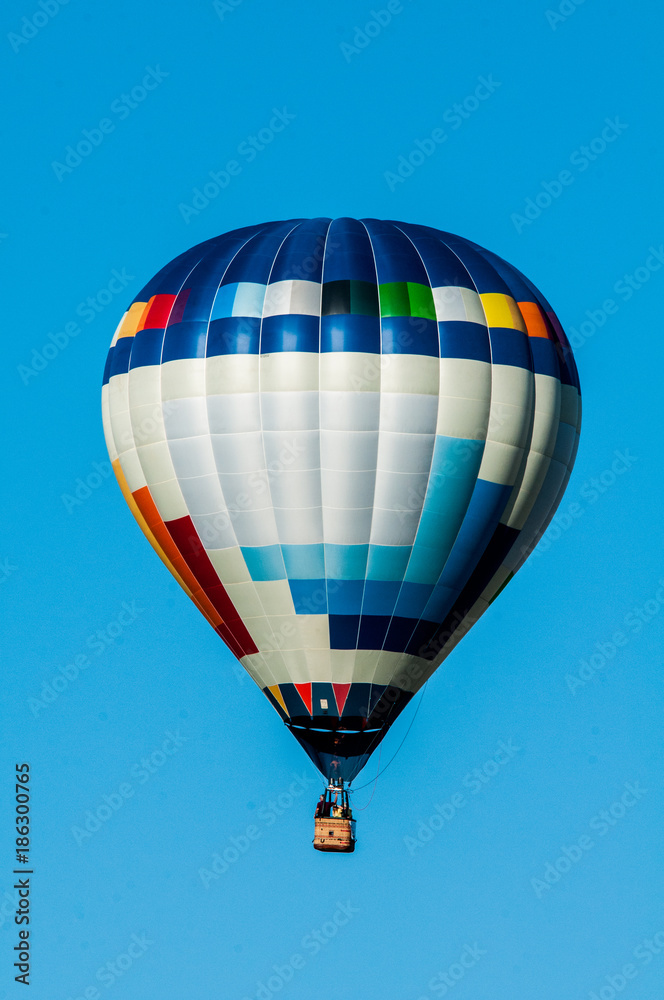 Fototapeta premium Mostly White Hot Air Balloon