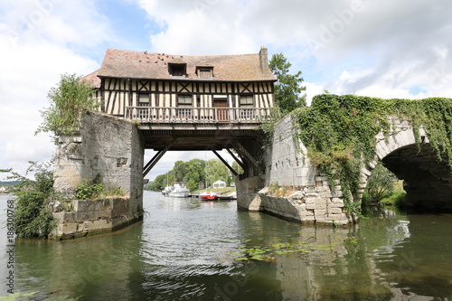 Le Vieux Moulin, emblème de la ville de Vernon (Eure)