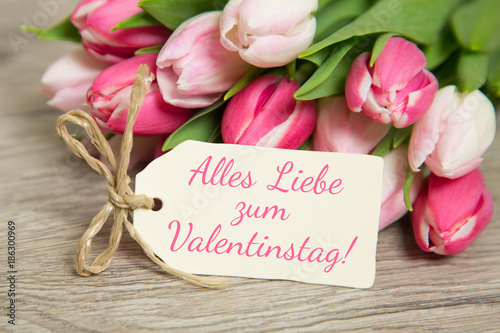 Tulpen und Karte: Alles Liebe zum Valentinstag!