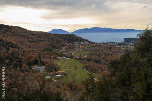 The brown of the Autumn mixes with the green of the valley