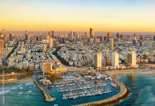 Fotografia Aerial view of Mediterranean Seashore of Tel Aviv,  Israel.