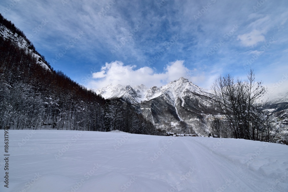 View on Monte Braccia and Pizzo Cassandra