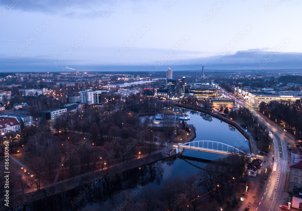 Φωτογραφία Aerial view of Tartu city downtown with Kaarsild. Tartu, Estonia.