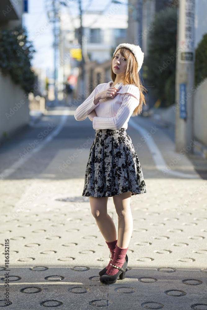 ファッションポートレート 冬服 スカート 裏原宿 Stock Photo Adobe Stock