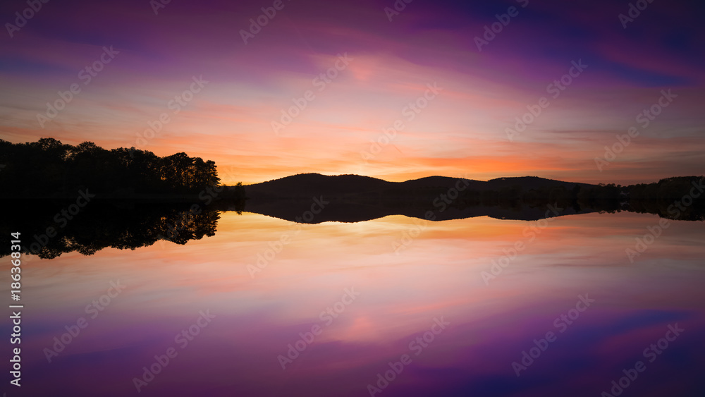 Fototapeta premium Autumn evening lakeside
