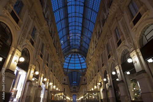 Galleria del Duomo di Milano di sera