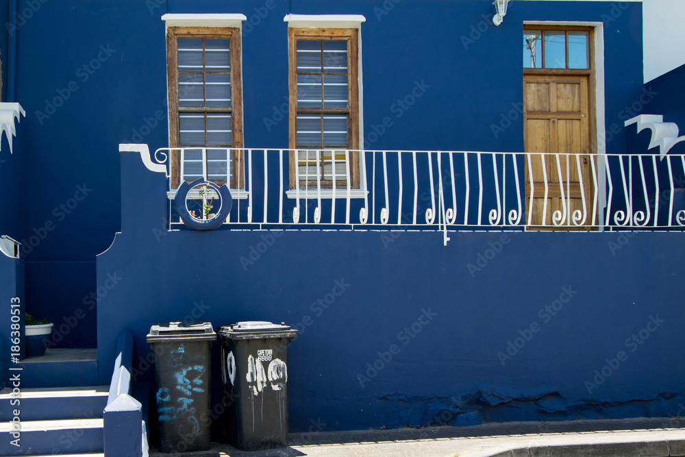 Naklejka premium Ocean Blue House