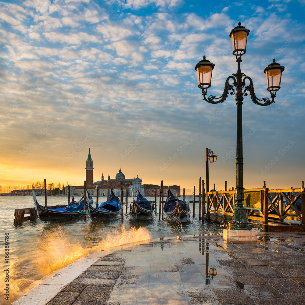Fototapeta Wschód słońca przy kanał grande w Wenecja, Włochy