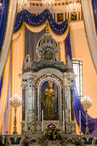 SELARGIUS, ITALIA - SETTEMBRE 8, 2013: Antico matrimonio selargino - Chiesa della Beata Vergine Assunta - Sardegna photo