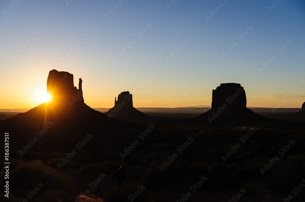 Sunrise over Monument Valley Sunrise over Monument Valley