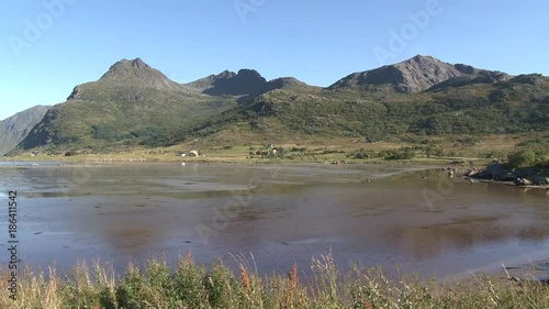 Norwegen, Lofoten, Flakstad, Dorf, Flakstadpollen, Flakstadøya, Meer, Fjord, Wasser, Ebbe, Sommer, Herbst, Berge, Fjell, Skjelfjord, Kilanplass, Vareid, Sand  photo