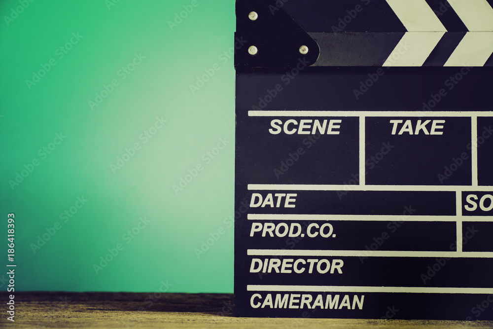 Obraz premium movie clapper on wood table ; film, cinema and vedio photography concept