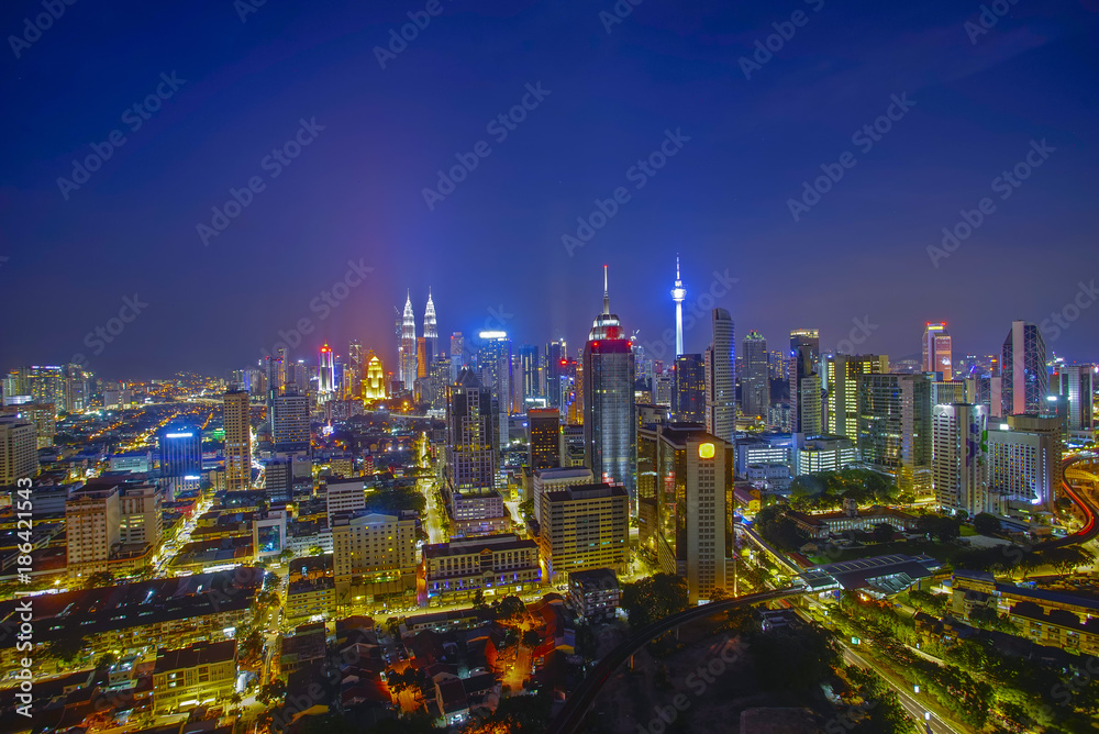 Obraz premium Kuala Lumpur, Malaysia City Center skyline at night.