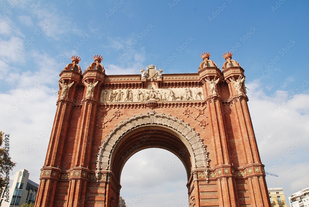 Obraz premium The historic Arc de Triomf in Barcelona, Spain on November 1, 2017. It was built in 1888 as the entrance to the Barcelona World Exposition.