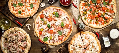 Obraz  z motywem Varied pizzas with sauce.