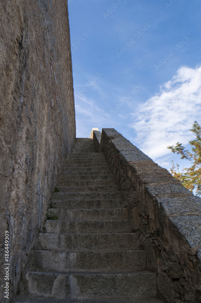 Corsica, 01/09/2017: dettagli architettonici delle antiche mura della Cittadella arroccata di Calvi, famosa meta turistica sulla costa nord-occidentale dell'isola