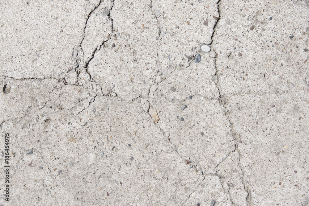 Fototapeta premium Architectural detail representing cracked old concrete surface