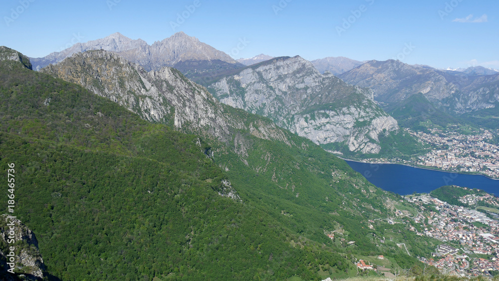 Fototapeta premium Panorama delle prealpi di Lecco