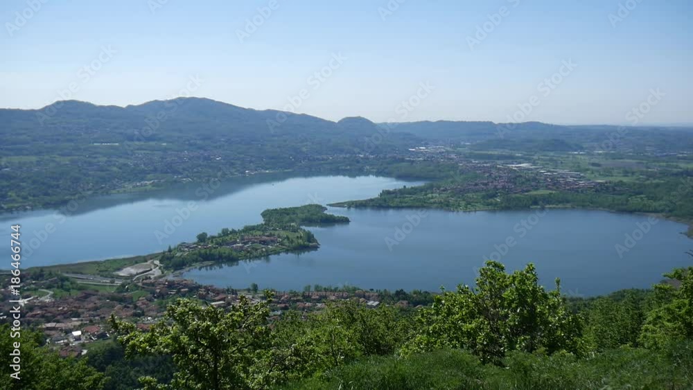 Panorama del lago di Annone Panorama del lago di Annone