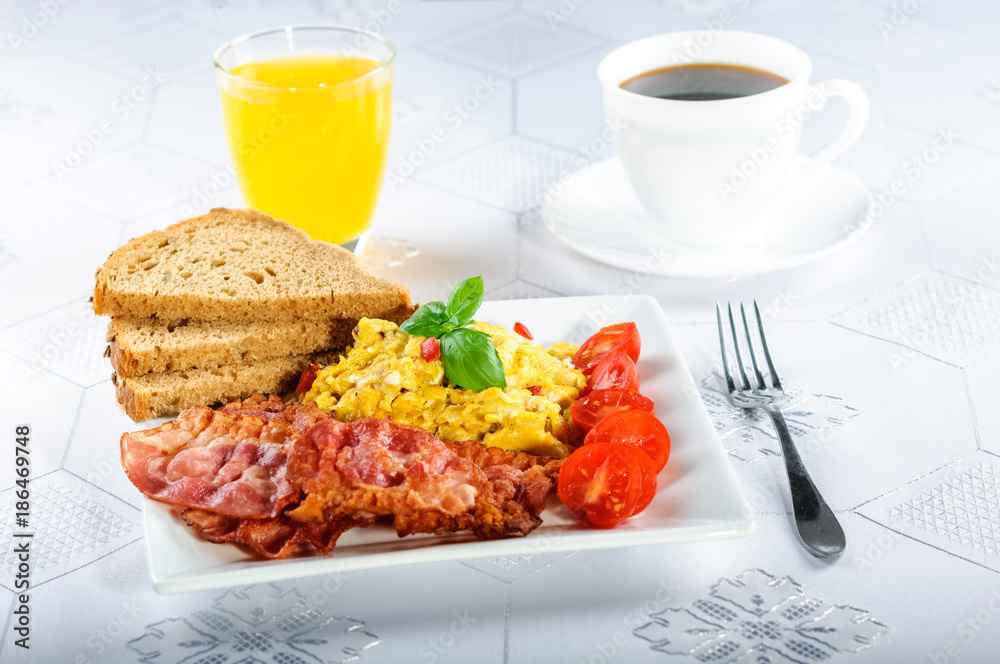 scrambled eggs and bacon scrambled eggs and bacon