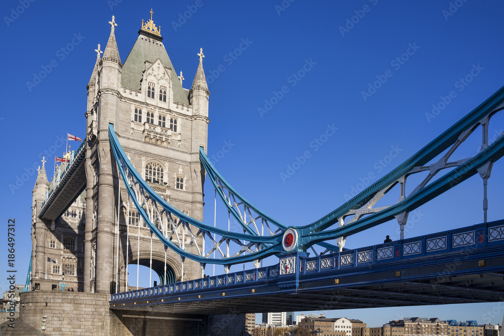 Fototapeta premium Tower Bridge na Tamizie w Tower Hamlets Londyn, Anglia Wielka Brytania