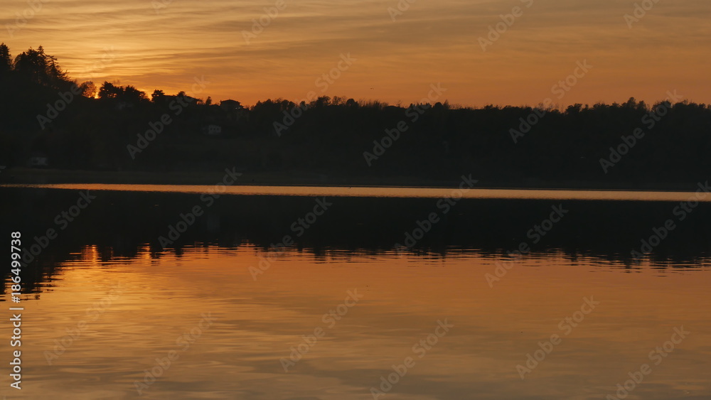 Colori del tramonto sul lago