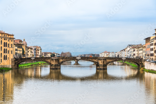フィレンツェ ヴェッキオ橋から眺めるアルノ川