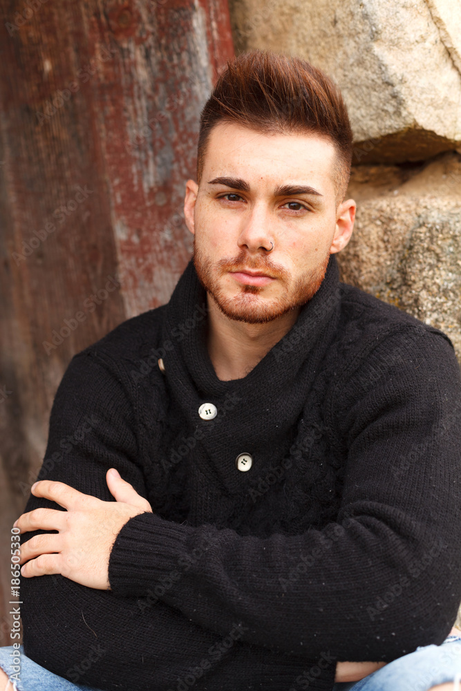 Obraz premium Attractive guy in a old house