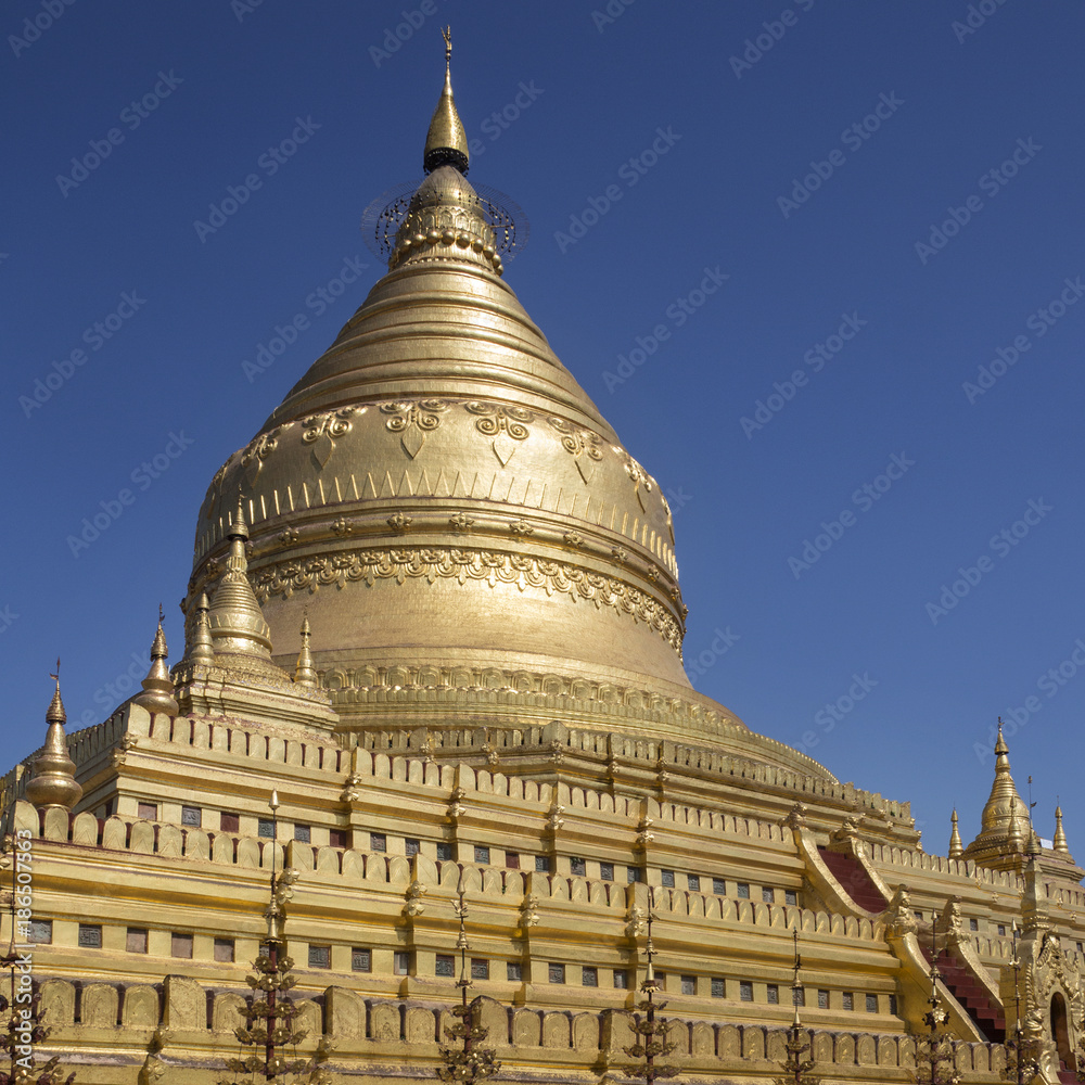 Fototapeta premium Shwezigon Pagoda - Bagan - Myanmar