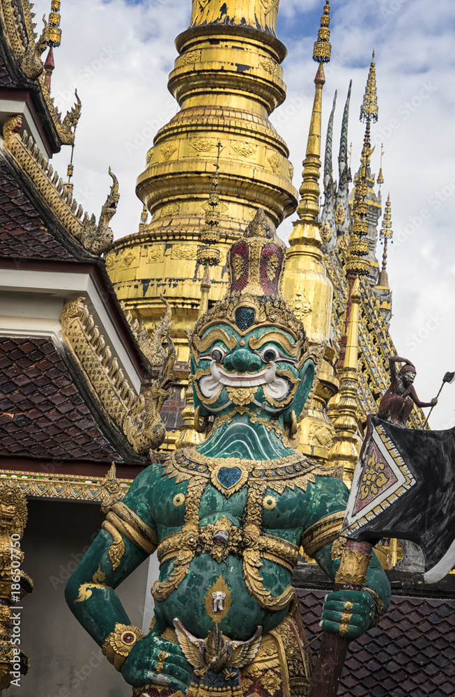 Fototapeta premium Statue at a temple near Lampang Thailand