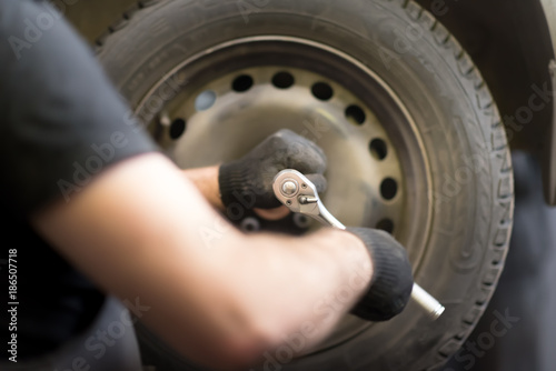 a master for the replacement of the wheels of a motor vehicle, unscrewed with a wrench, a wheel nut
