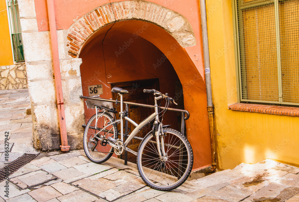 Fototapeta premium Bike in French Archway