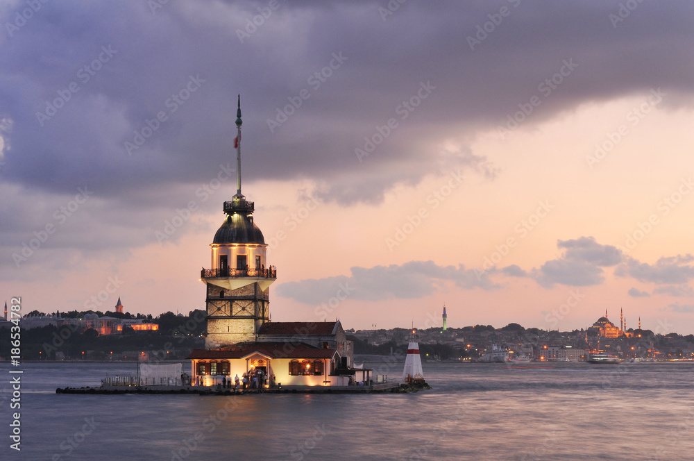 Maiden's Tower in istanbul, Turkey (KIZ KULESI - USKUDAR) Maiden's Tower in istanbul, Turkey (KIZ KULESI - USKUDAR)
