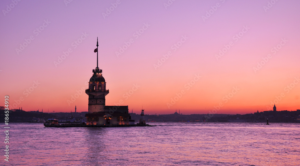 Maiden's Tower in istanbul, Turkey (KIZ KULESI - USKUDAR) Maiden's Tower in istanbul, Turkey (KIZ KULESI - USKUDAR)