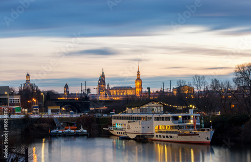 Neustädter Hafen in Dresden am späten Abend