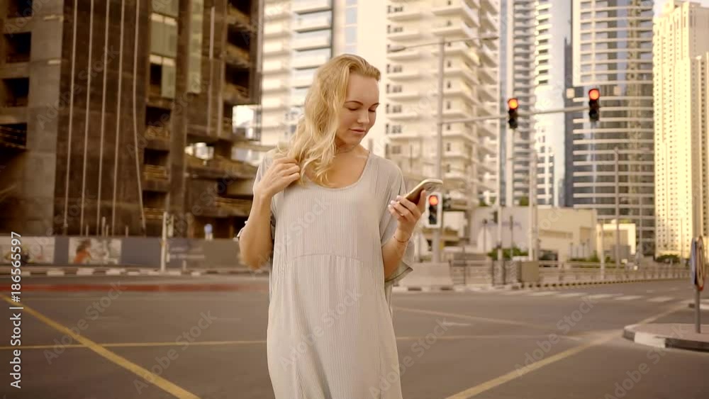 girl goes to the big city and dreamy looks in the phone girl goes to the big city and dreamy looks in the phone