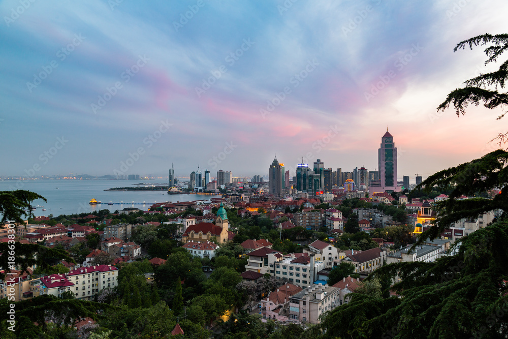 Obraz premium Qingdao Bay and the Lutheran church seen from the hill of Signal Park at evening, Qingdao, China