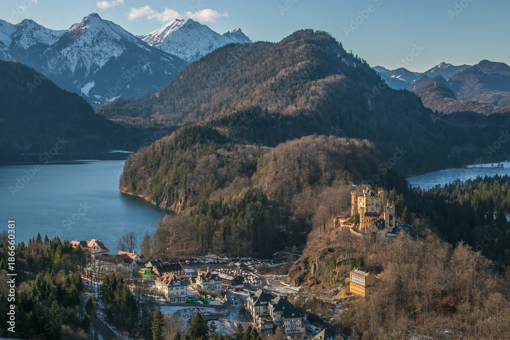 Lago di Alpsee nelle alpi bavaresi, Germania