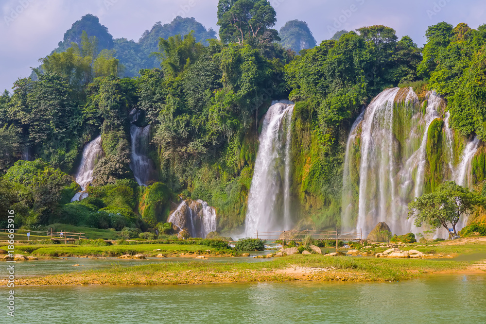 Obraz premium Landscape Waterfall