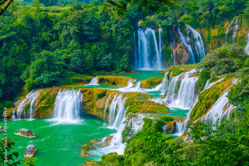 Obraz premium Landscape Waterfall